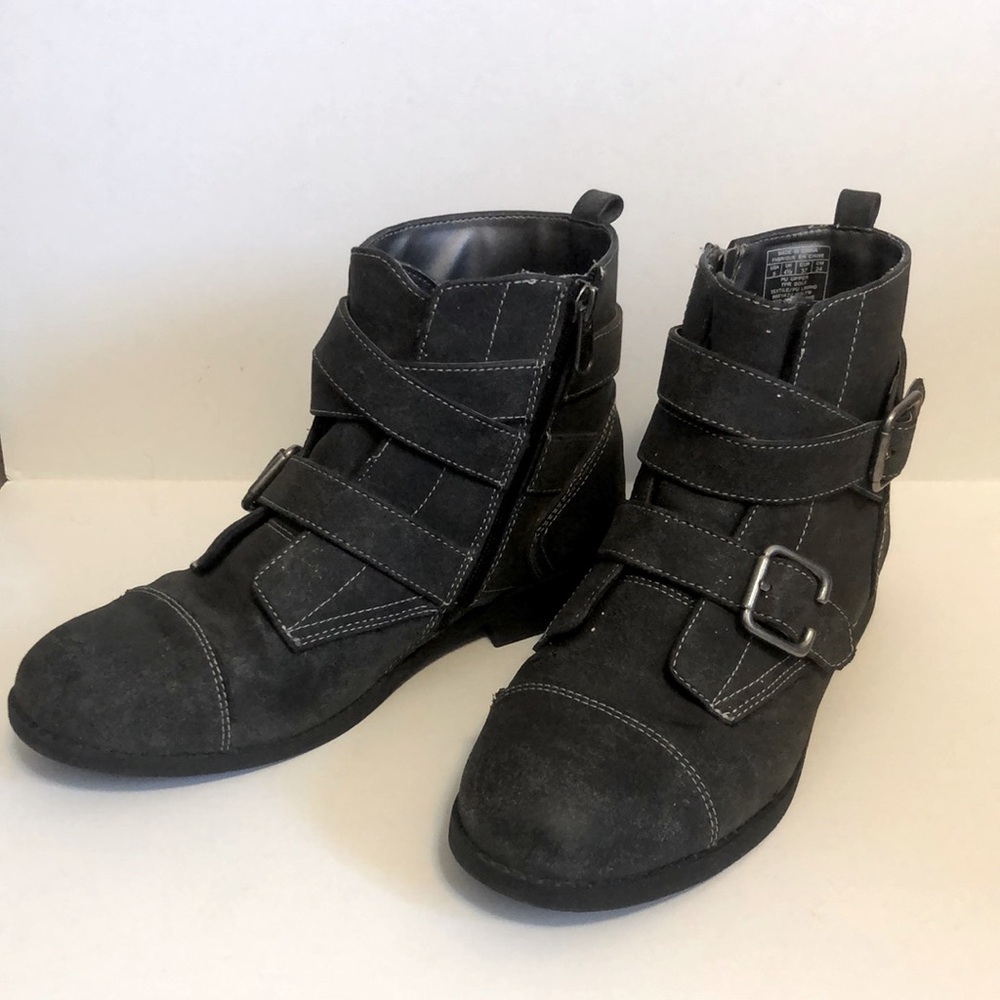 B.O.C. dark gray boot Sz 5